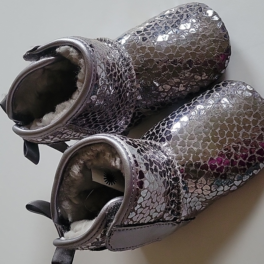 UGG Kids Boots in Shiny Silver - Picture 5 of 12